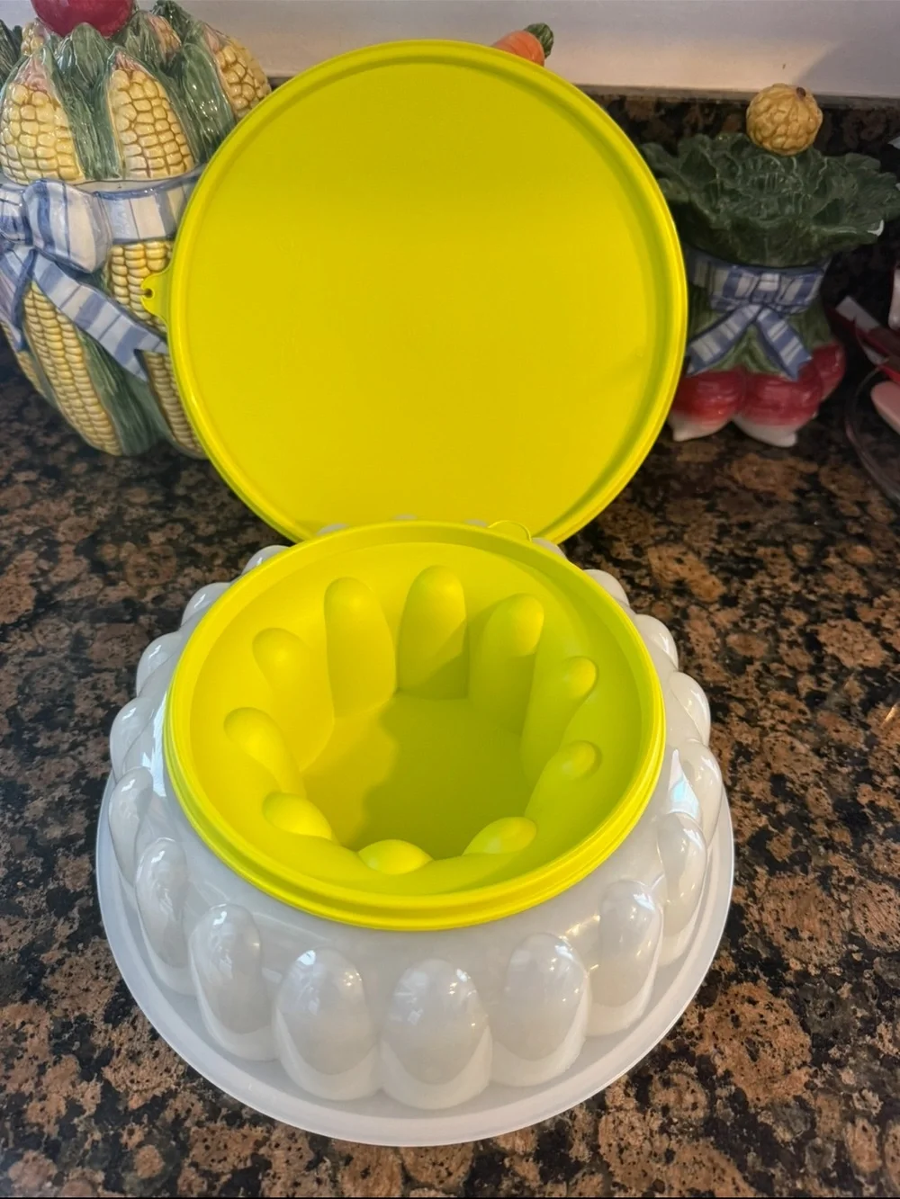 NEW 💚💛 Vintage Tupperware Jel-Ring mold ice ring 9 1/2 wide